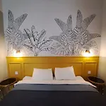Апартаменти Golden Palms In The Centre